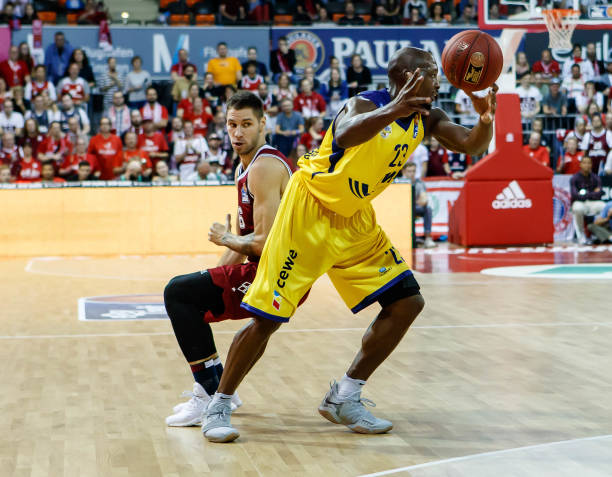 他们依靠高 他们依靠高