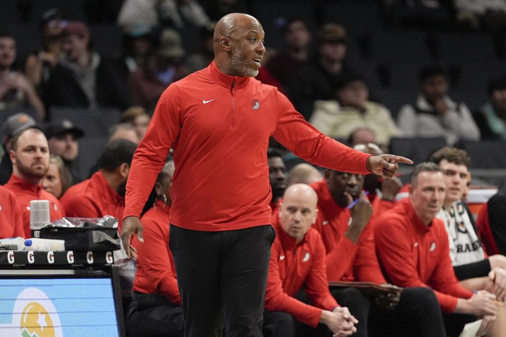 并在球迷间 并在球迷间