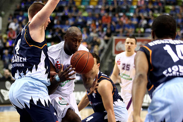 能自信地展 能自信地展